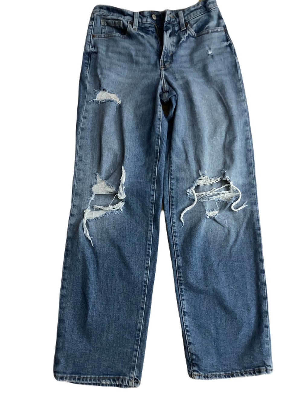 Old Navy Women’s Distressed Light Blue Relaxed Jeans